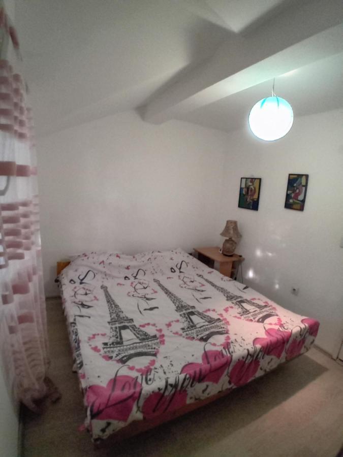 Airport Shtrkovi - Storks Apartment Petrovec Luaran gambar