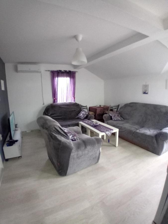 Airport Shtrkovi - Storks Apartment Petrovec Luaran gambar