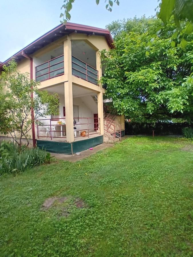 Airport Shtrkovi - Storks Apartment Petrovec Luaran gambar