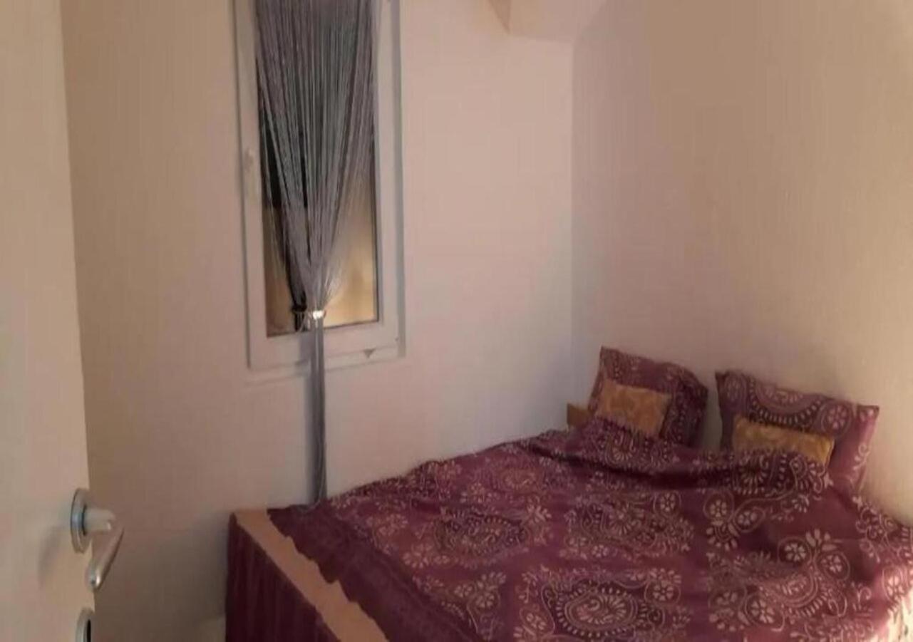 Airport Shtrkovi - Storks Apartment Petrovec Luaran gambar